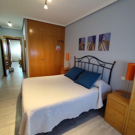 Apartamento De Tres Dormitorios Con Garaje Y Todos Los Servicios Cerca Burgos Bagian luar foto