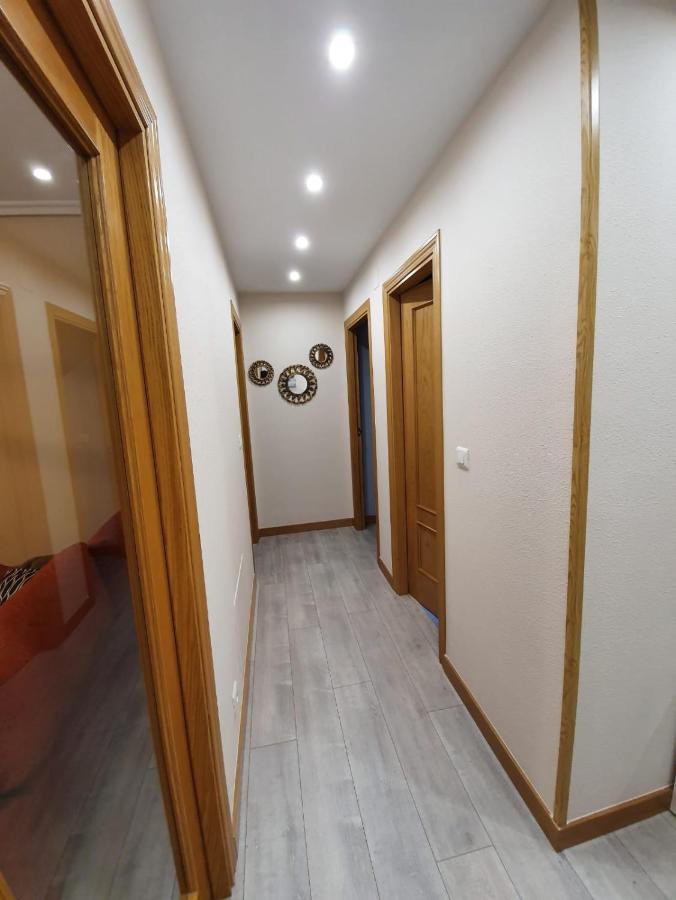 Apartamento De Tres Dormitorios Con Garaje Y Todos Los Servicios Cerca Burgos Bagian luar foto
