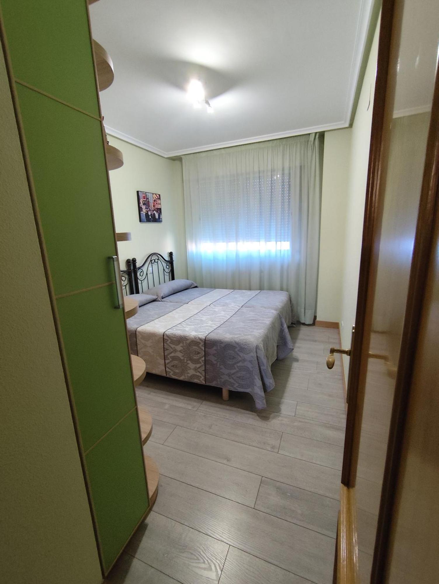 Apartamento De Tres Dormitorios Con Garaje Y Todos Los Servicios Cerca Burgos Bagian luar foto