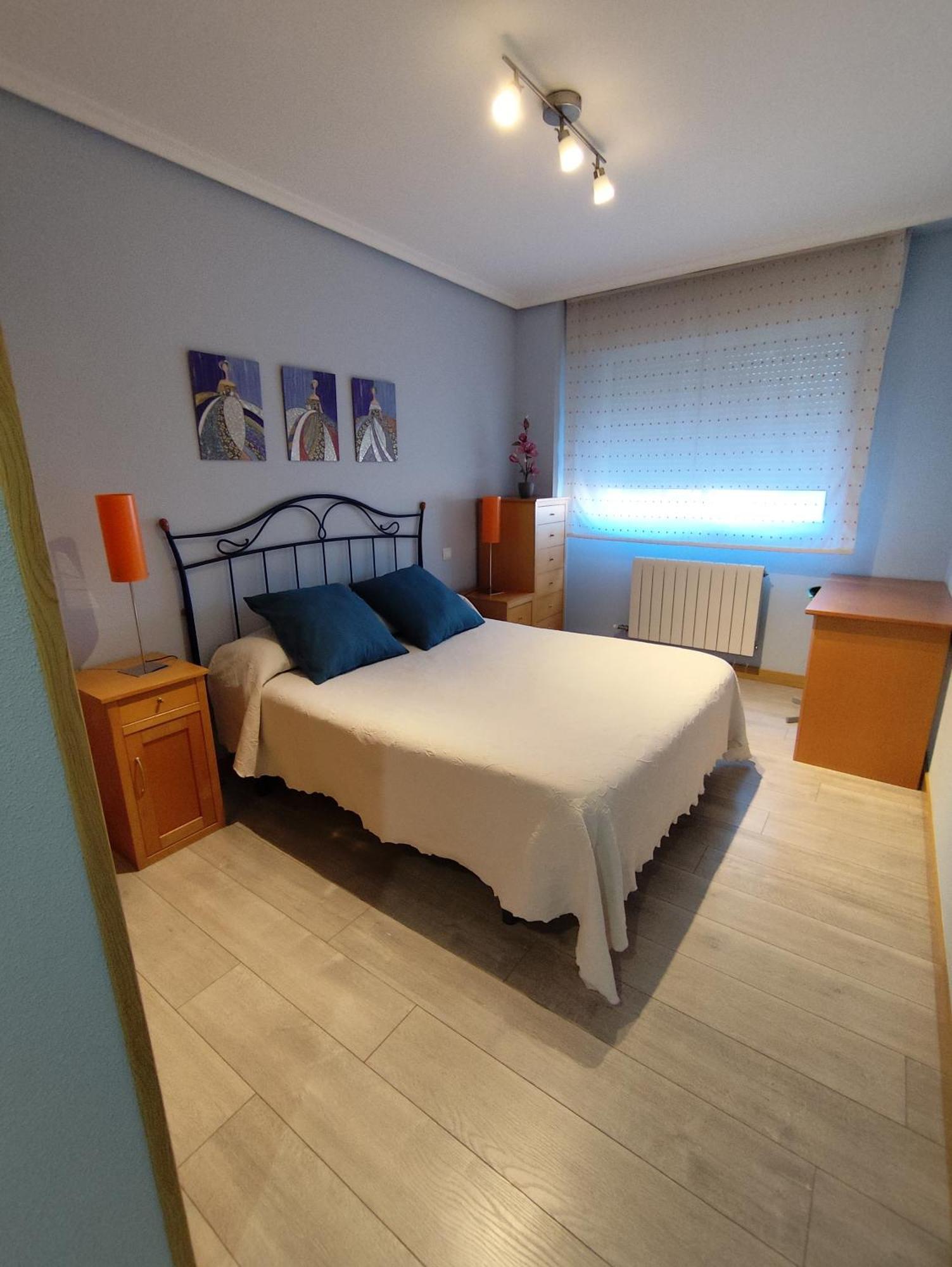Apartamento De Tres Dormitorios Con Garaje Y Todos Los Servicios Cerca Burgos Bagian luar foto